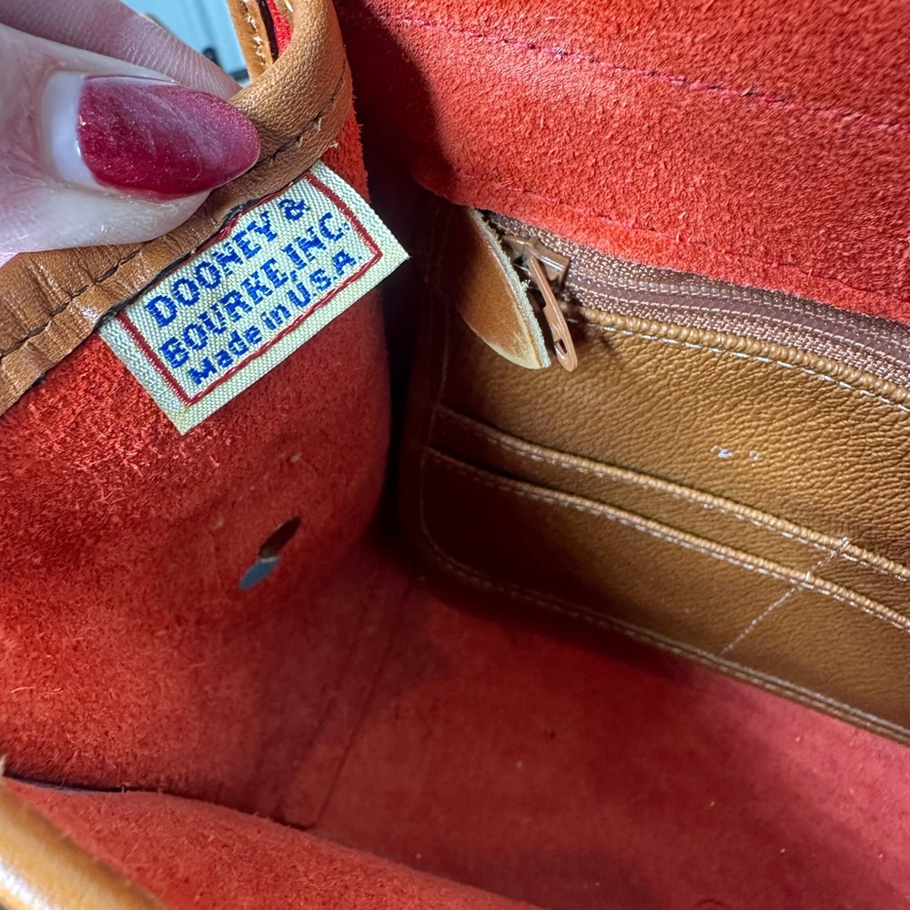 **SOLD**Vintage Dooney & Bourke Red & Tan Leather Crossbody + Matching Wall - Picture 12 of 13